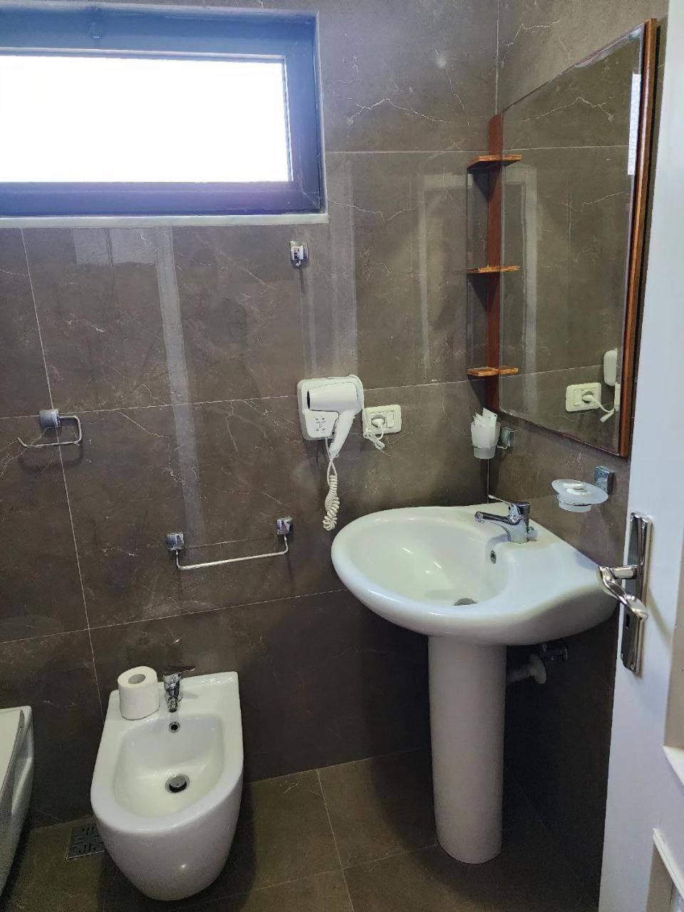 Hotel Maren Durrës Quarto foto
